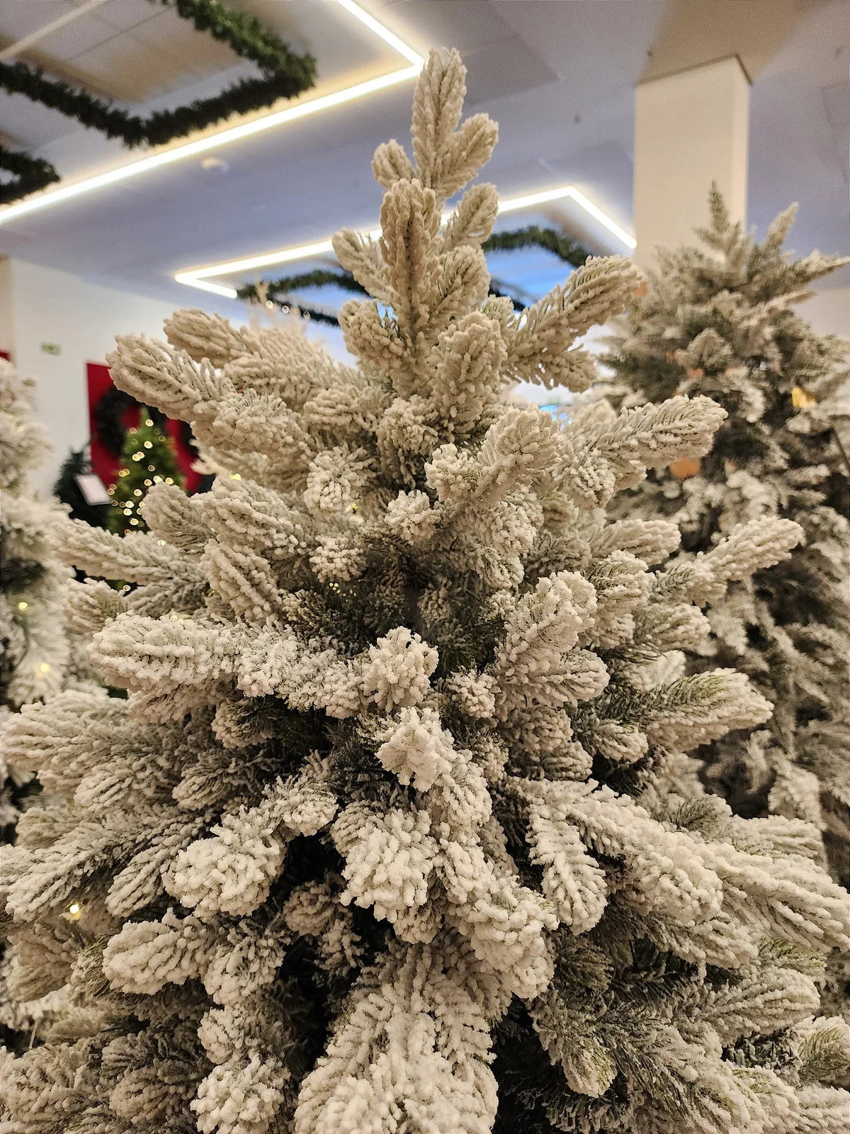 Árvore de Natal Nevada Cancún 2,10m • 1524 Galhos