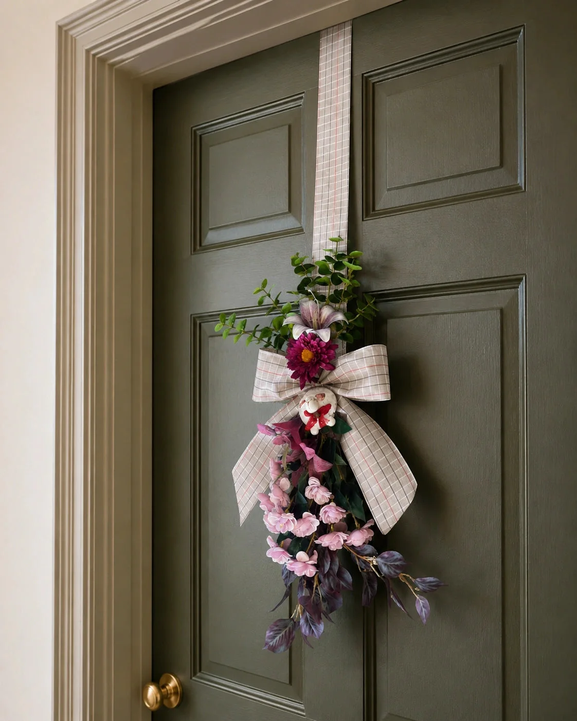 Escapulário de Porta Xadrez com Flores Lilases e Ovelhinha