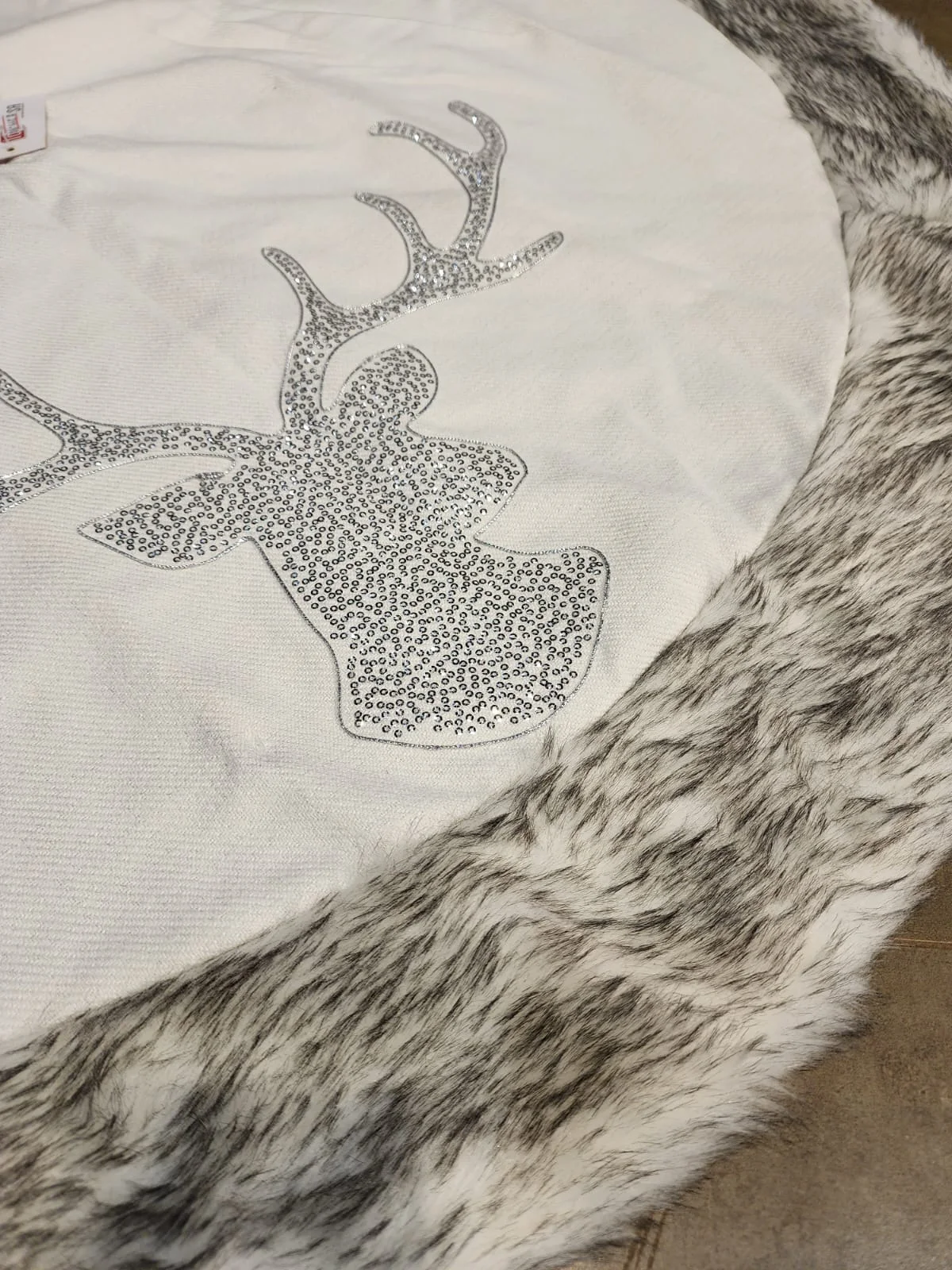 SAIA DE ÁRVORE RENA PRATA COM BRANCO LUXO