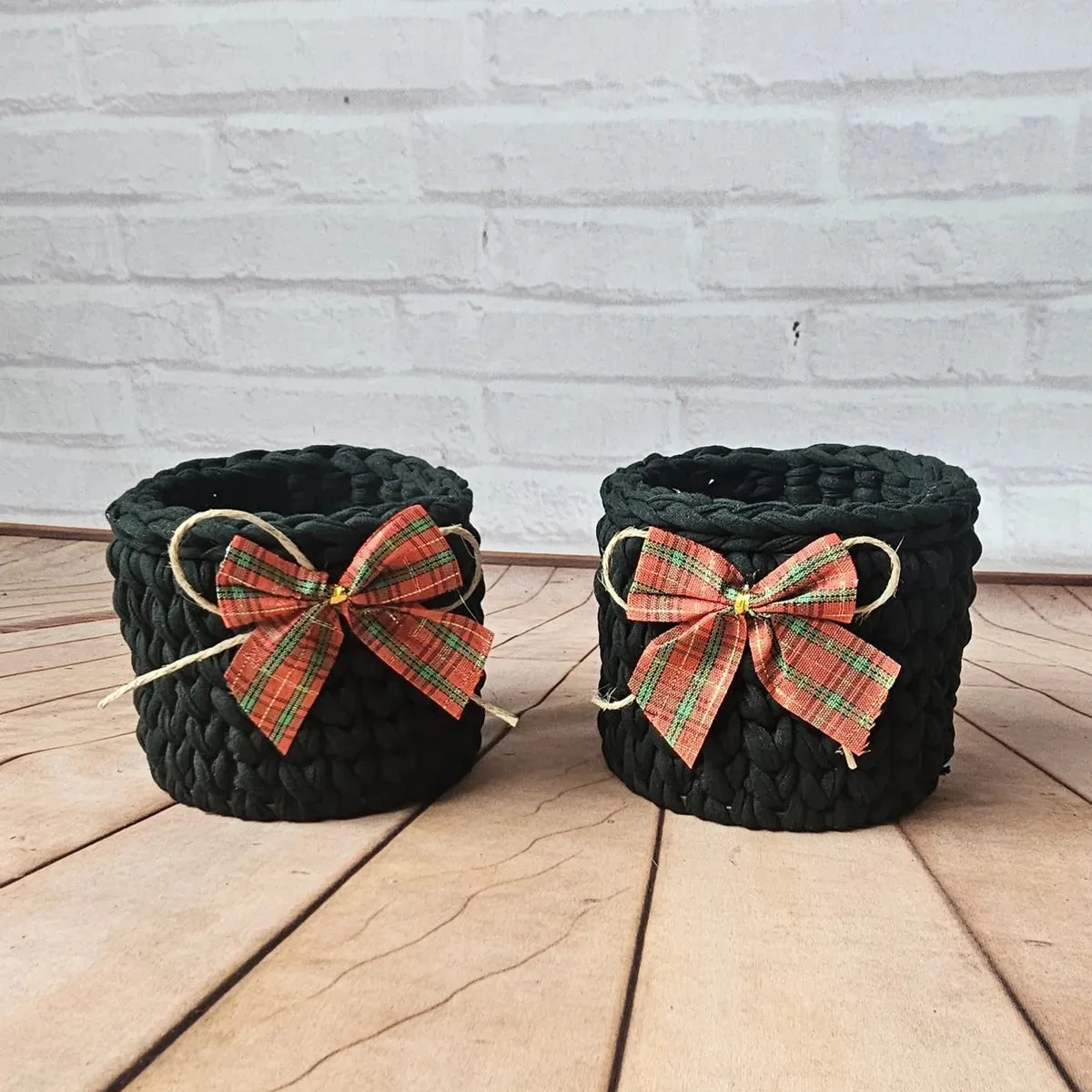 Kit Porta Panetone de Crochê Preto com laço Vermelho